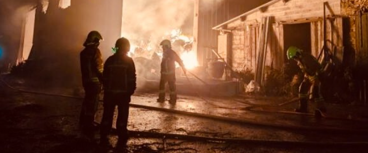 d&eacute;couvrez comment les panneaux solaires peuvent &ecirc;tre en s&eacute;curit&eacute; face aux risques d'incendie. apprenez les normes de s&eacute;curit&eacute;, les pr&eacute;cautions &agrave; prendre et les solutions pour prot&eacute;ger votre installation solaire tout en profitant d'une &eacute;nergie renouvelable.